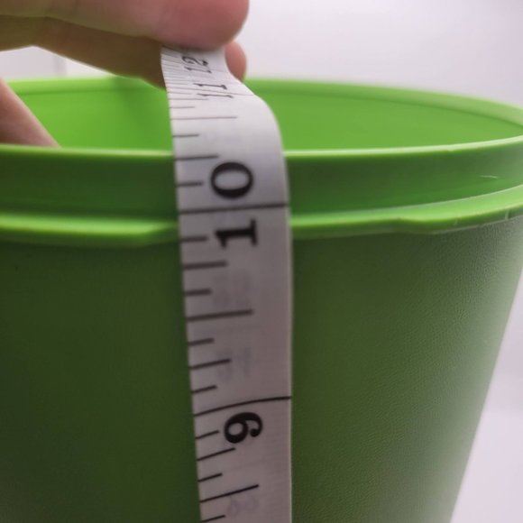 Tupperware Vintage Green Canister 1222-26 with lid 808-28 Snack Keeper 10" - Picture 11 of 11